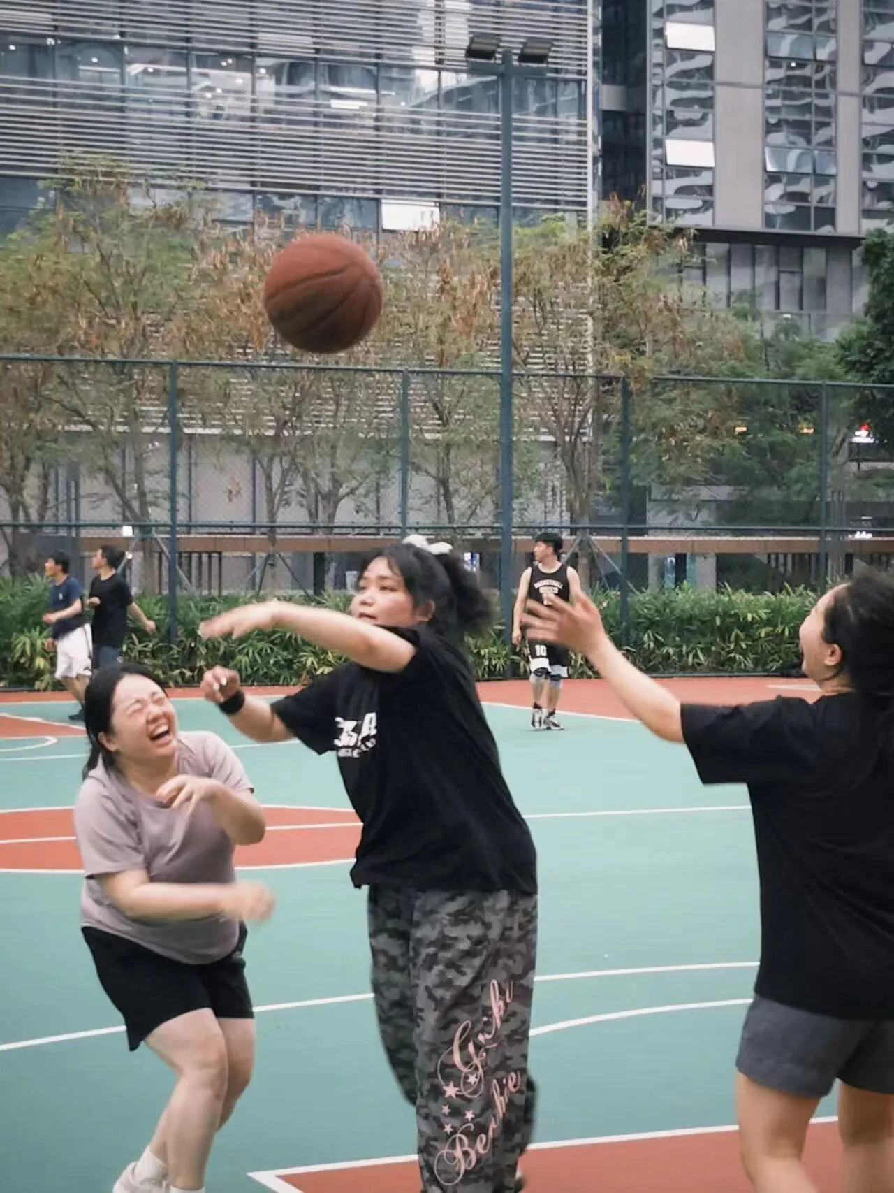 决定以后每周抽一天跟同事去远一点的地方吃饭,顺便去不同的咖啡店打个卡